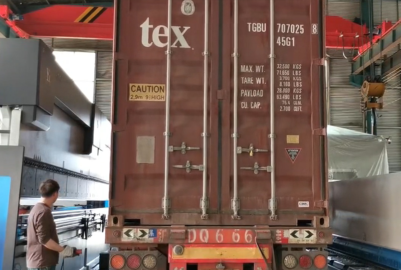 Поставка высокоточного гибочного пресса AVD