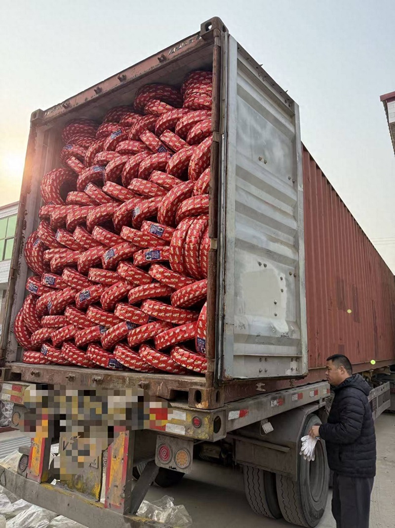 Ruislaifu отправляет в Боливию 2 комплекта шин для мотоциклов, и технологический лидер расширяет новую версию международной карты!