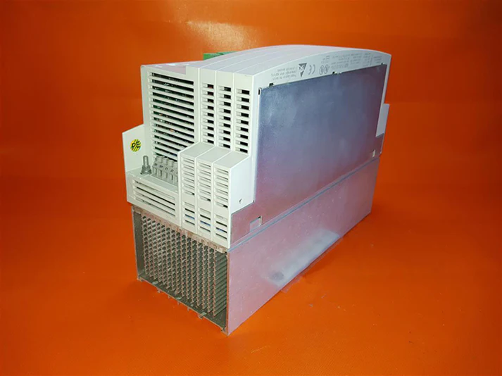 Высокопроизводительный многоосевой сервопривод Lenze EVF8246-E-V921.