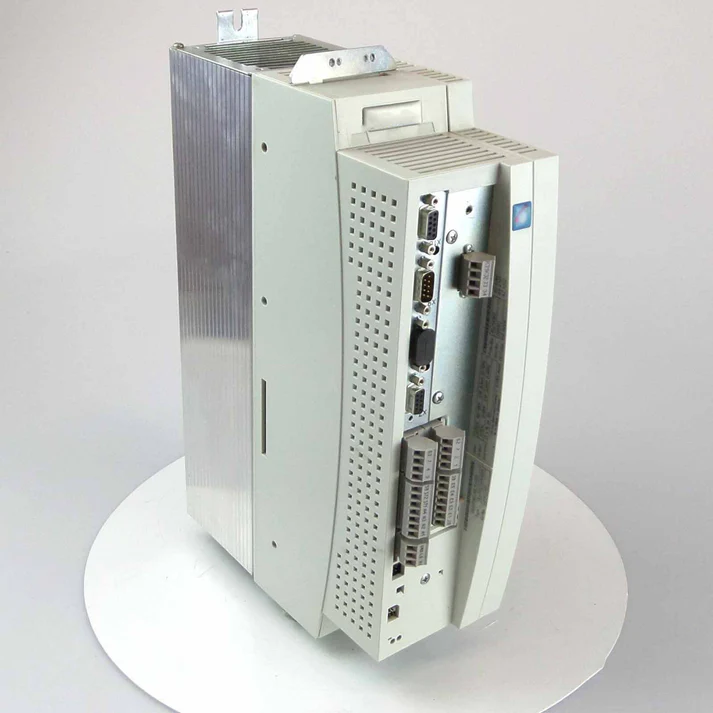 Высокопроизводительный многоосевой сервопривод Lenze EVS9321-EKV004.