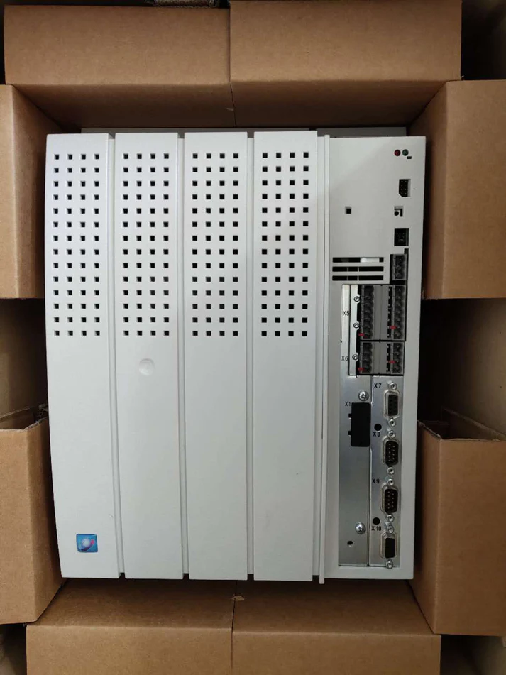 Высокопроизводительный многоосевой сервопривод Lenze EVF9332-EV.