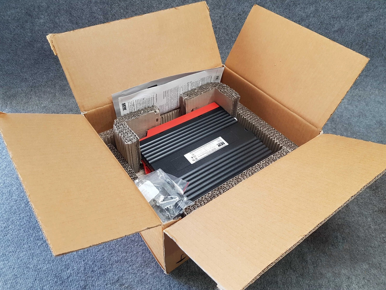 MDX61B0150-503-4-00 MOVIDRIVE® MDX60B/61B — высокопроизводительный преобразователь частоты SEW