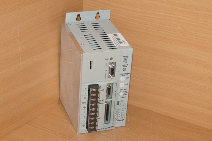 Новый сервопривод Allen Bradley 1398-DDM-005X
