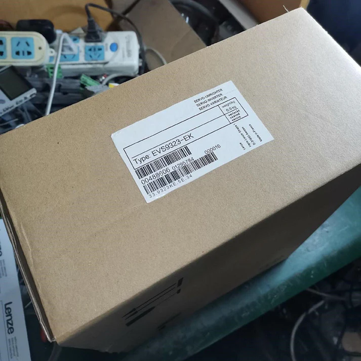 Высокопроизводительный многоосевой сервопривод Lenze EVS9323-EK.