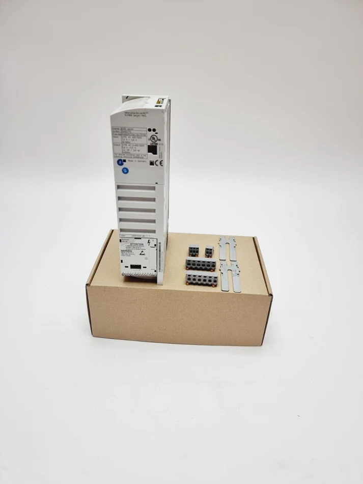 Высокопроизводительный многоосевой сервопривод Lenze E82EV222_4B.