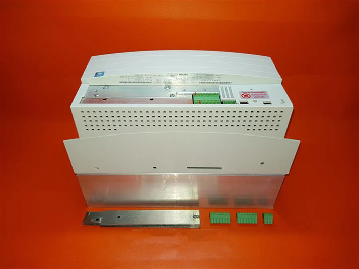 Высокопроизводительный многоосевой сервопривод Lenze EVF8243-E-V921.