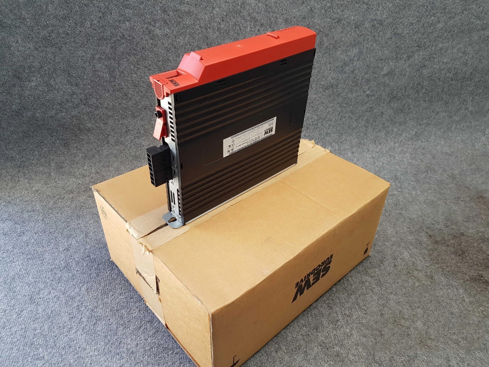 MCV41A0110-5A3-4-00 MOVIDRIVE® MDX60B/61B — высокопроизводительный преобразователь частоты SEW