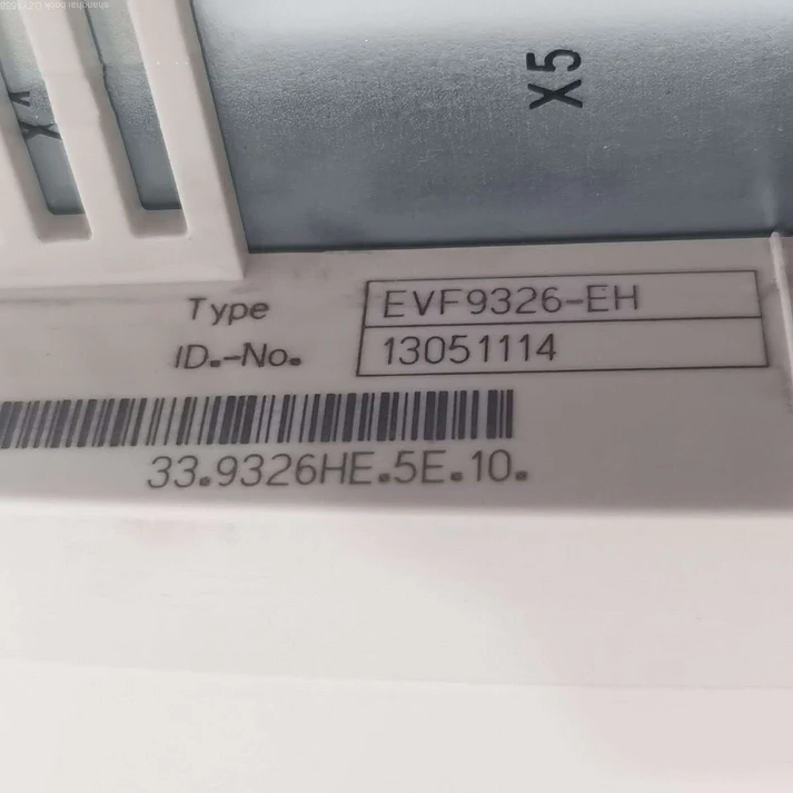 Высокопроизводительный многоосевой сервопривод Lenze EVF9326-EH.