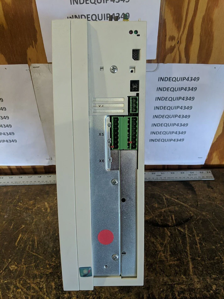 Высокопроизводительный многоосевой сервопривод Lenze EVF8244-E.