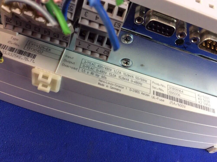 Высокопроизводительный многоосевой сервопривод Lenze EVS9325-EK.