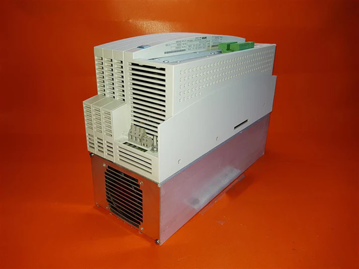 Высокопроизводительный многоосевой сервопривод Lenze EVF8243-E.