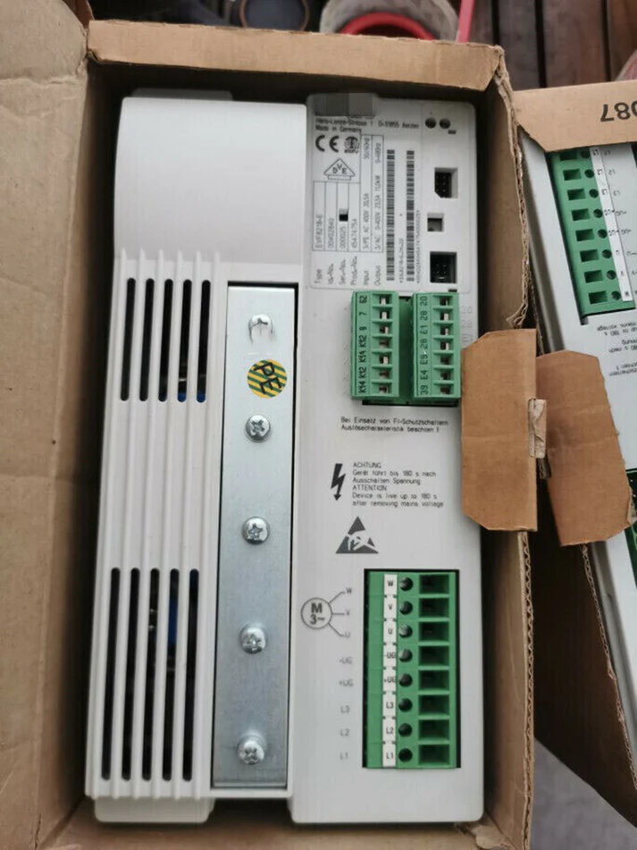 Высокопроизводительный многоосевой сервопривод Lenze EVF8216-E-V020.