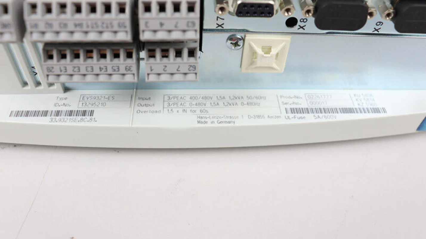 Высокопроизводительный многоосевой сервопривод Lenze EVS9321-ES.