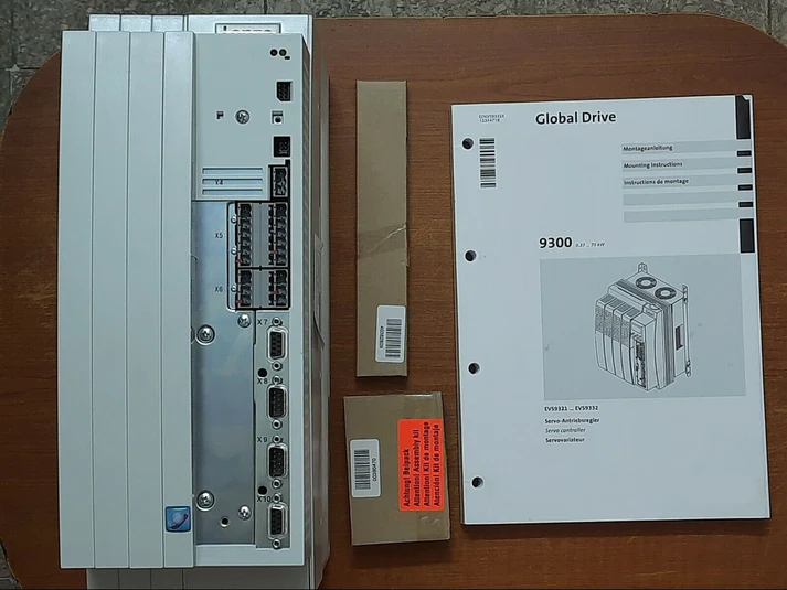 Высокопроизводительный многоосевой сервопривод Lenze EVS9325-ET.