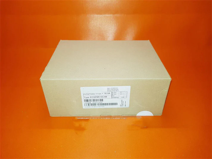 Высокопроизводительный многоосевой сервопривод Lenze ECSEM016C4B.