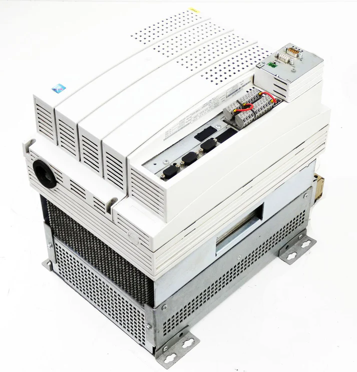 Высокопроизводительный многоосевой сервопривод Lenze EVF9329-EV.