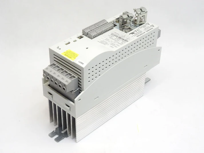 Высокопроизводительный многоосевой сервопривод Lenze ECSEA004C4B.