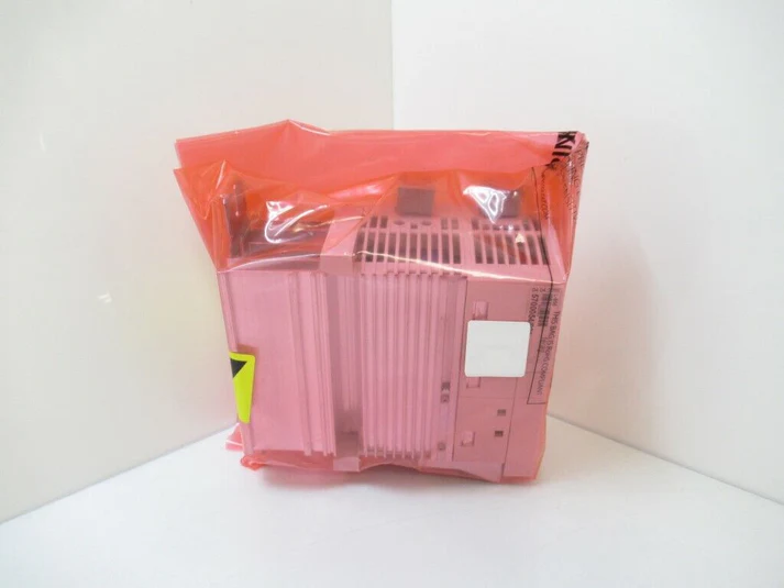 Высокопроизводительный многоосевой сервопривод Lenze E82EV371S2B.