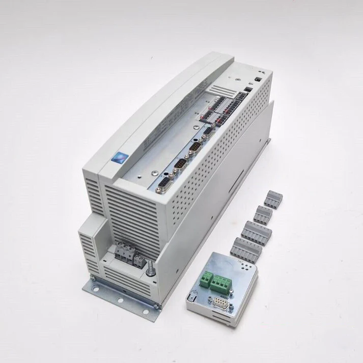 Высокопроизводительный многоосевой сервопривод Lenze EVS9323-EPV004.