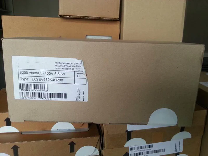 Высокопроизводительный многоосевой сервопривод Lenze E82EV552_4C200.