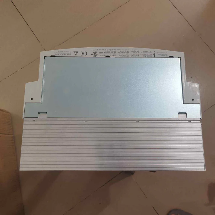 Высокопроизводительный многоосевой сервопривод Lenze EVF9326-EH.