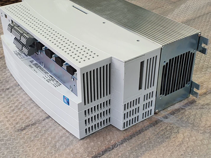 Высокопроизводительный многоосевой сервопривод Lenze EVS9325-CIV003.