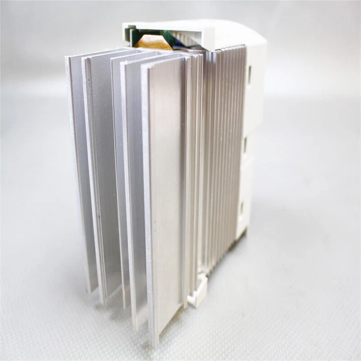 Высокопроизводительный многоосевой сервопривод Lenze E82EV251_2B.