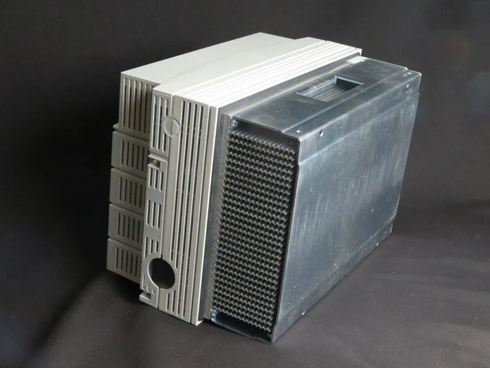 Высокопроизводительный многоосевой сервопривод Lenze EVS9327-EK.