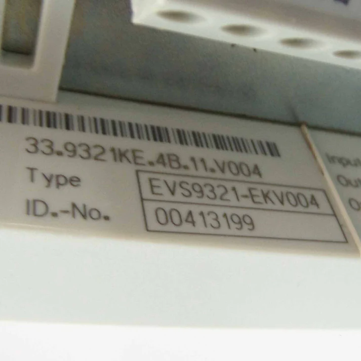 Высокопроизводительный многоосевой сервопривод Lenze EVS9321-EKV004.