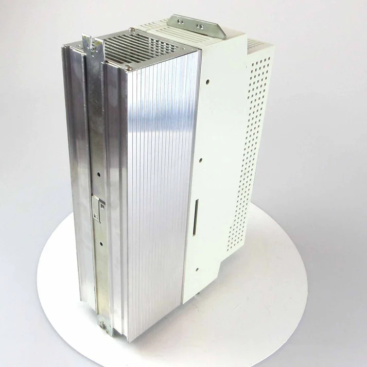 Высокопроизводительный многоосевой сервопривод Lenze EVS9322-EPV004.