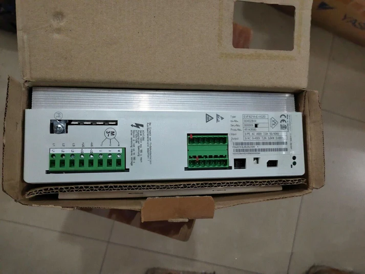 Высокопроизводительный многоосевой сервопривод Lenze EVF8213-E-V020.