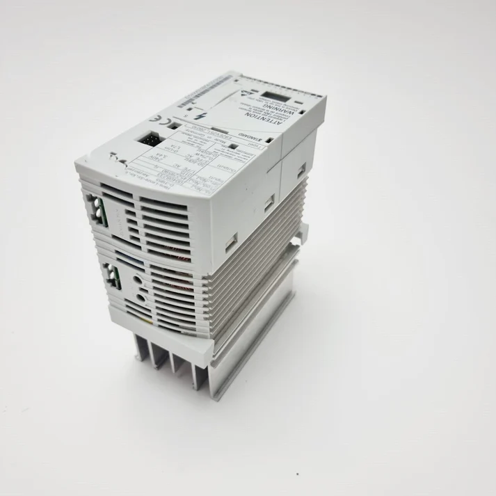 Высокопроизводительный многоосевой сервопривод Lenze E82EV251_2B010.