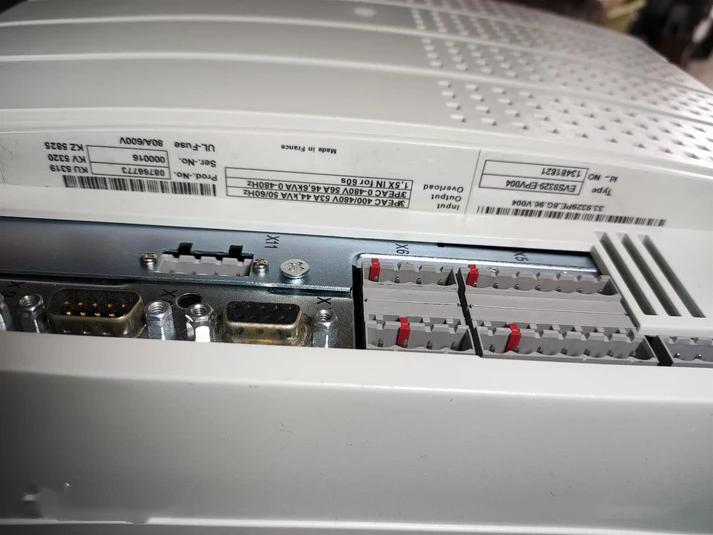 Высокопроизводительный многоосевой сервопривод Lenze EVS9329-EP.