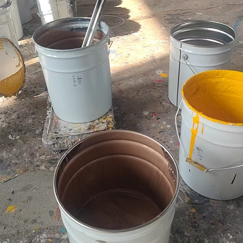 Лакокрасочная фабрика в полном разгаре: день с обилием заказов