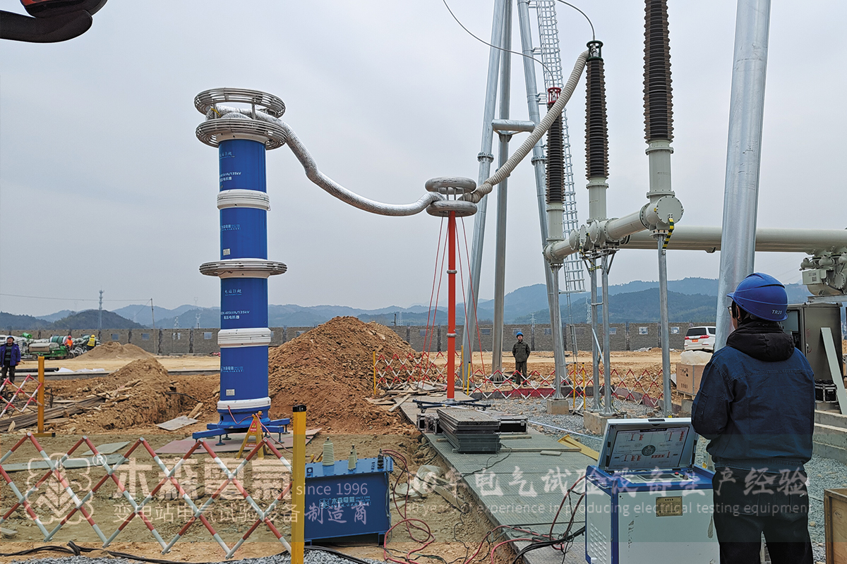 Резонансное устройство серии 1620 кВА/540 кВ: испытание на выдерживаемое напряжение и частичные разряды в КРУЭ