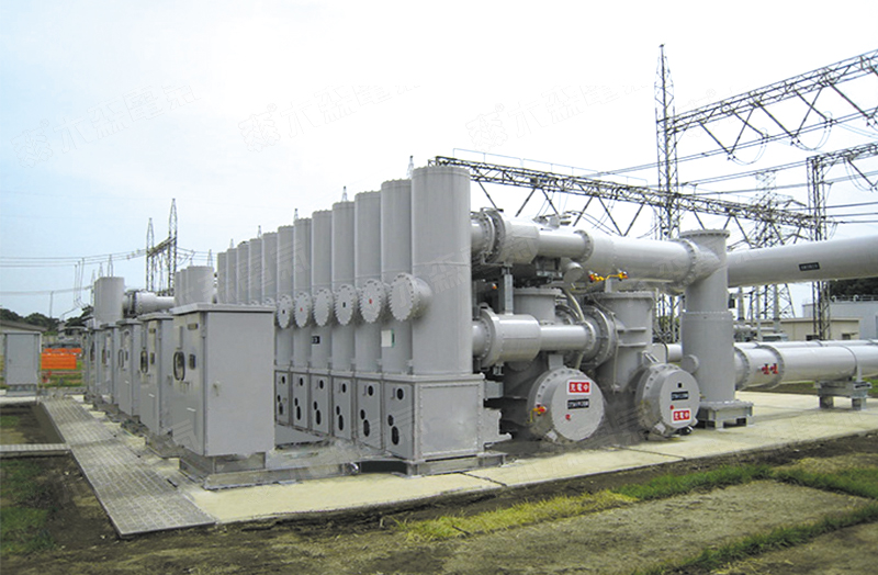 Как устройства для испытаний на выдерживаемое напряжение и частичные разряды в КРУЭ применяются в производственных испытаниях?