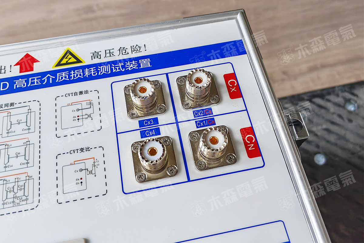 Tand wèihé shì guānjiàn cānshù? Tand cèshì tàojiàn zài gāoyā diànqì shèbèi juéyuán zhěnduàn zhōng,tand cèshì tàojiàn shì pínggū juéyuán zhuàngtài de héxīn gōngjù. Tā suǒ cèliáng de jièzhì sǔnhào jiǎo zhèngqiē zhí (tand), bèi guǎngfàn rènwéi shì pànduàn juéyuán cáiliào xìngnéng yōu liè de guānjiàn cānshù. Yǔ jǐn fǎnyìng diànzǔ tèxìng de juéyuán diànzǔ xiāng bǐ,tand jiēshìle juéyuán zài jiāo biàn diànchǎng xià de néngliàng sǔnhào běnzhí, duì zǎoqí quēxiàn gèng wèi língmǐn. Yī, héxīn yuánlǐ: Néngliàng sǔnhào de liànghuà lǐxiǎng juéyuántǐ kě děng xiào wéi yīgè chún diànróng, diànliú chāoqián diànyā 90 dù, bù xiāohào néngliàng. Dàn shíjì juéyuán jièzhì cúnzài sǔnhào, kě děng xiào wéi yīgè diànróng C hé diànzǔ R de bìnglián diànlù. Cǐ shí, zǒng diànliú yǔ diànróng diànliú de xiàngwèi chā shì yīgè hěn xiǎo de jiǎodù d, jí wèi jièzhì sǔnhào jiǎo. Tand bèi dìngyì wèi měi gè jiāoliú zhōuqí nèi, jièzhì zhōng sǔnhào de néngliàng yǔ chúcún de néngliàng zhī bǐ (tand = yǒugōng gōnglǜ/ wú gōng gōnglǜ). Tā shì yīgè wúliàng gāng de bǐzhí, zhíjiē fǎnyìngle juéyuán cáiliào jiāng diànnéng zhuǎnhuà wéi rènéng de xiàolǜ. Èr, wèihé tand shì guānjiàn cānshù? 1. Gāo língmǐndù yǔ zǎoqí yùjǐng nénglì tand duì juéyuán de fēnbù xìng quēxiàn (rú zhěngtǐ shòucháo, pǔbiàn lǎohuà, zázhí jūnyún fēnbù) jíwéi mǐngǎn. Zhèxiē quēxiàn huì xiǎnzhù zēngjiā jièzhì de diàndǎo hé jí huà sǔnhào, dǎozhì tand zhí míngxiǎn zēng dà. Tā néng zài juéyuán qiángdù shàngwèi fāshēng míngxiǎn xiàjiàng qián, tíqián fāchū yùjǐng, zhè shì qí zuòwéi guānjiàn cān shǔ de héxīn jiàzhí. 2. Běnzhí xìng cānshù, bù shòu chǐcùn yǐngxiǎng duìyú tóngyī lèi juéyuán cáiliào,tand shì qí gùyǒu de cáiliào tèxìng, yǔ shèbèi de jǐhé chǐcùn (tǐjī, miànjī) wúguān. Zhè shǐdé wǒmen kěyǐ zhíjiē tōngguò tand de juéduì zhí lái píngpàn juéyuán cáiliào de zhìliàng hǎo huài, biànyú zhìdìng tǒngyī de pànduàn biāozhǔn, bìng yǔ tónglèi shèbèi huò lìshǐ shùjù jìnxíng héngxiàng, zòngxiàng bǐjiào. 3. Yǒuxiào pànduàn shòucháo yǔ lǎohuà ◦ shòucháo: Shuǐfèn shì qiáng jí xìng jièzhì, huì jíjù zēngjiā jí huà sǔnhào hé diàndǎo sǔnhào, dǎozhì tand zhí, tèbié shì zài dīwēn xià, dàfú shēng gāo. ◦ Lǎohuà: Juéyuán cáiliào zài diàn, rè yìnglì xià lǎohuà hòu, fēnzǐ liàn duànliè huò yǎnghuà shēngchéng gèng duō jí xìng jī tuán, tóngyàng huì shǐ tand zhí zēng dà. Sān, tand cèshì tàojiàn de gōngzuò luójí tand cèshì tàojiàn (tōngcháng jīyú xīlín diàn qiáo huò quán zìdòng shùzì cèliáng yuánlǐ) de rènwù jiùshì jīngquè cèliáng zhège guānjiàn cānshù. Tā tōngguò xiàng juéyuán jièzhì shījiā yīgè zhèngxián jiāoliú cèshì diànyā, bìng jīngquè cèliáng liúguò jièzhì de diànliú yǔ diànyā zhī jiān de xiàngwèi chā, tōngguò jìsuàn zhíjiē dédào tand zhí. Tōngguò jiāncè tand suí cèshì diànyā de biànhuà qūxiàn (“shēng yā tand qūxiàn”), hái néng yǒuxiào zhěnduàn rú juéyuán nèibù qì xì děng jízhōng xìng quēxiàn. Zǒngjié ér yán,tand zhī suǒyǐ shì guānjiàn cānshù, shì yīnwèi tā chāoyuèle jiǎndān de “diànzǔ” gàiniàn, zhíjiē cóng néngliàng sǔnhào de jiǎodù liànghuàle juéyuán jièzhì zài jiāo biàn diànchǎng xià de “bù wánměi” chéngdù. Qí gāo língmǐndù hé běnzhí xìng tèdiǎn, shǐ qí chéngwéi pínggū juéyuán zhěngtǐ zhí liàng, zhěnduàn zǎoqí lǎohuà yǔ shòucháo de huángjīn zhǐbiāo, shì tand cèshì tàojiàn cúnzài de gēnběn yìyì. 收起 1,055 / 5,000 Почему Tanδ является критическим параметром? Комплект для измерения Tanδ