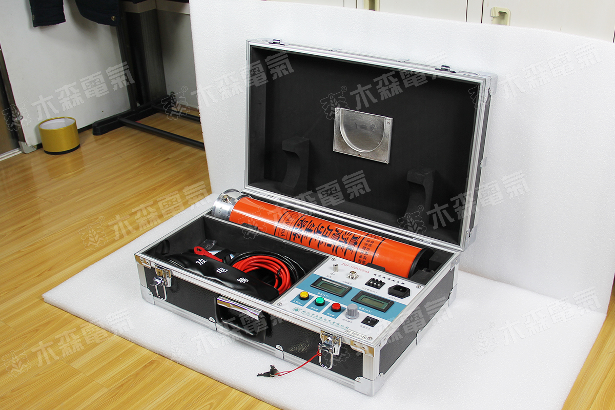 В чем принцип работы испытательного прибора постоянного тока высоким напряжением?