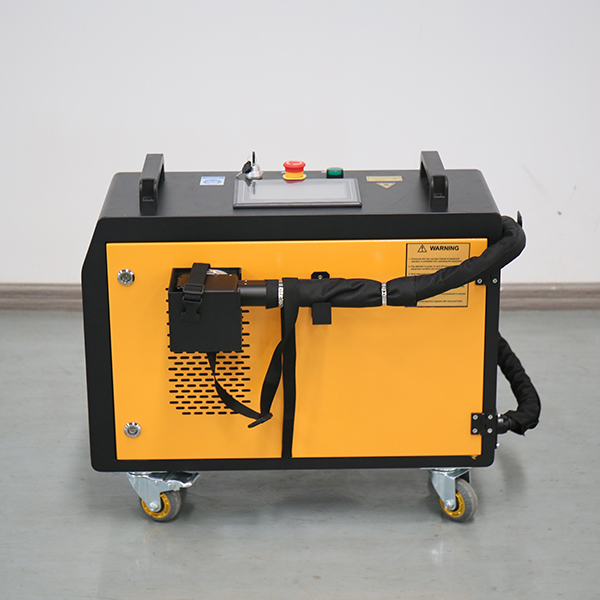 Ручной импульсный лазерный очиститель мощностью 300 Вт для чистки деревянной мебели.