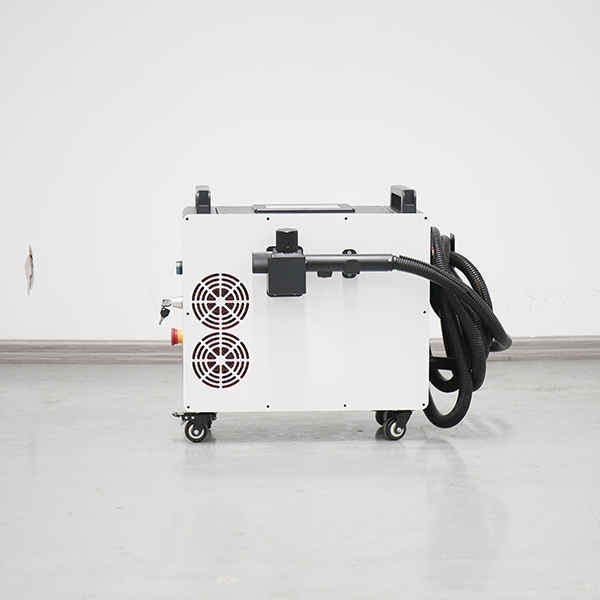 Многофункциональный лазерный станок, сочетающий в себе функции маркировки и очистки.