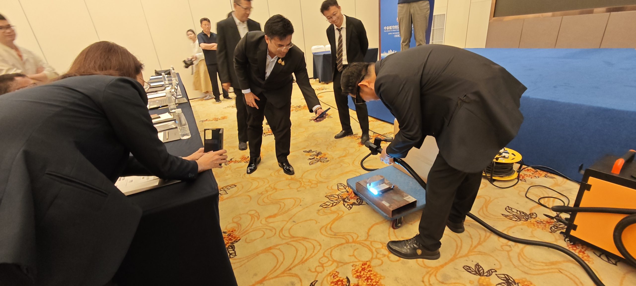 Продукция Chengdu MRJ-Laser была представлена ​​на Конференции по зарубежному деловому сотрудничеству и обмену в Чэнду 2025 года