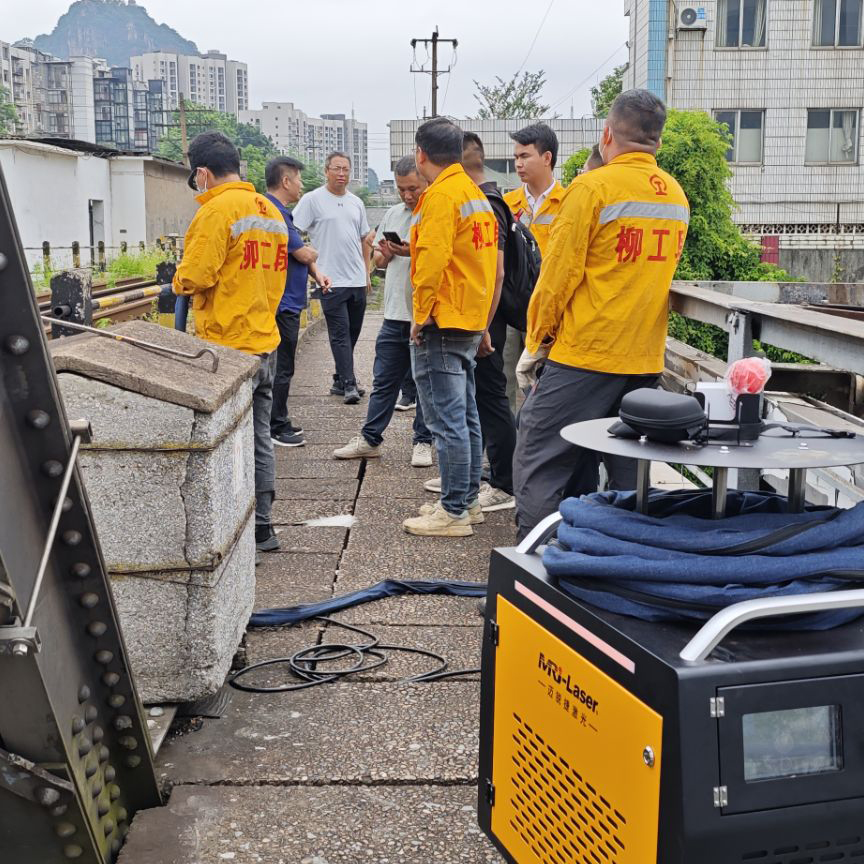 Индивидуальное решение лазерной очистки от Chengdu MRJ-Laser помогает Liuzhou Heavy Industry повысить эффективность обслуживания объектов