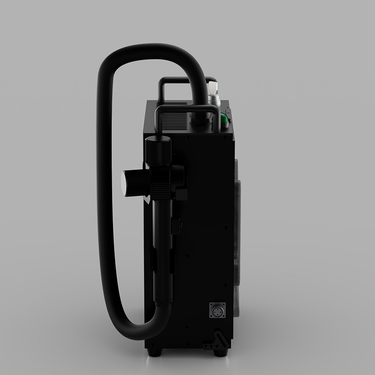 Черный ранцевый лазерный очиститель для удаления ржавчины.