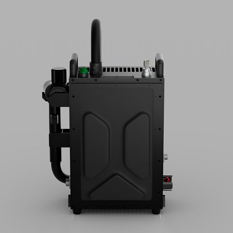 Черный ранцевый лазерный очиститель для удаления ржавчины.