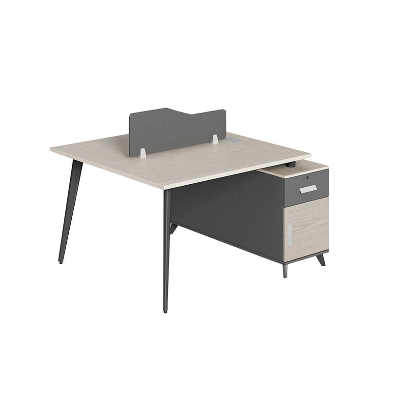 Современные рабочие места для сотрудников открытой планировки