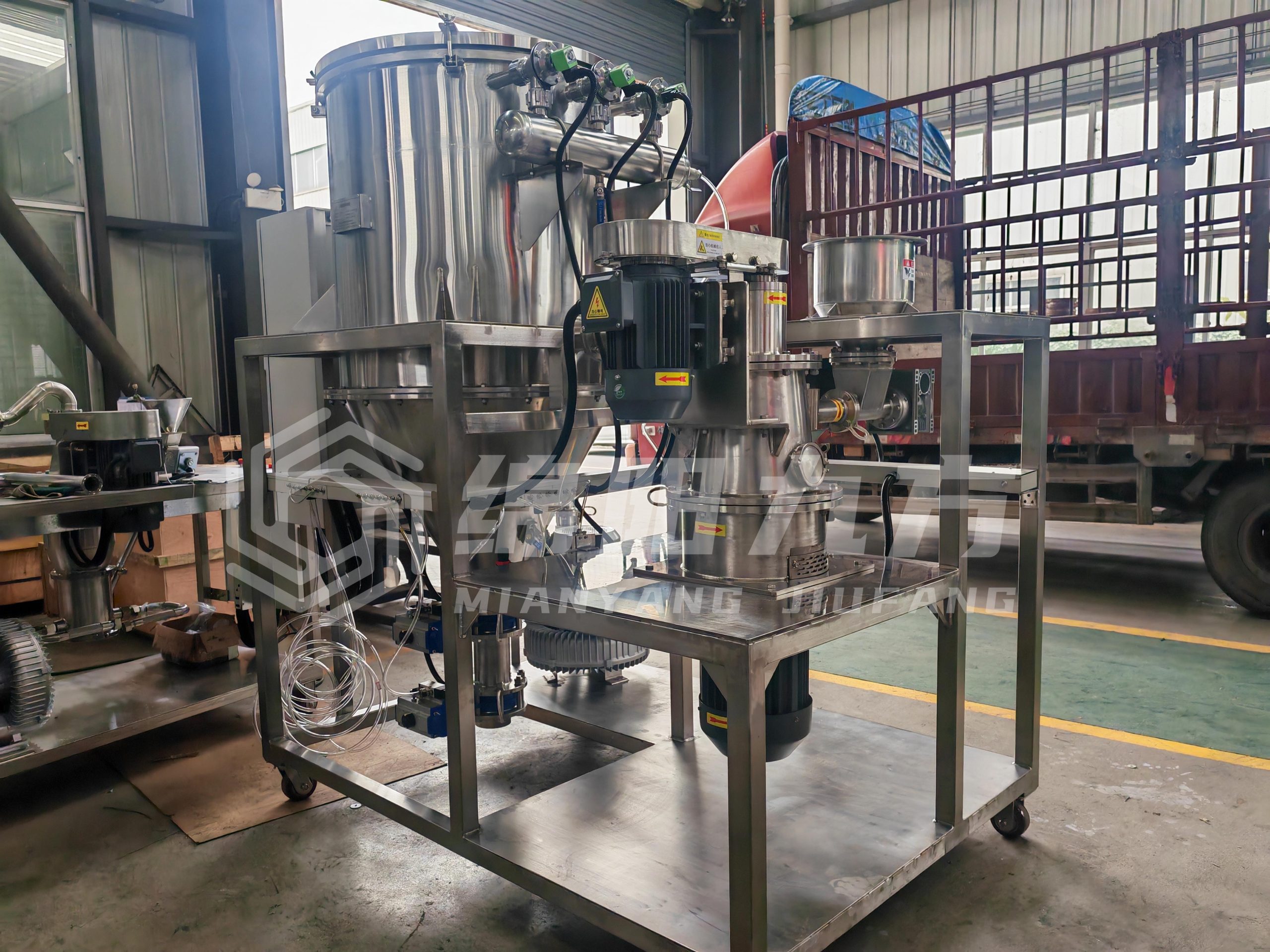 Ударные мельницы ступенчатой ​​конфигурации JFC обеспечивают высокую точность обработки фосфата железа