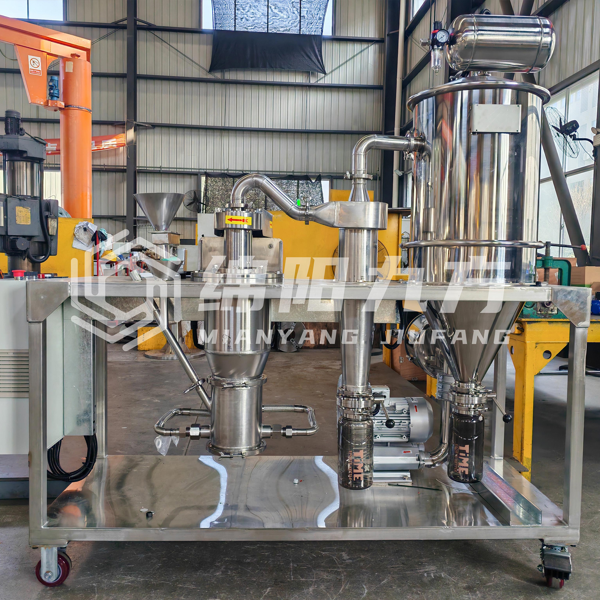 Пример применения измельчения углеродистых материалов — лабораторный пневматический измельчитель.