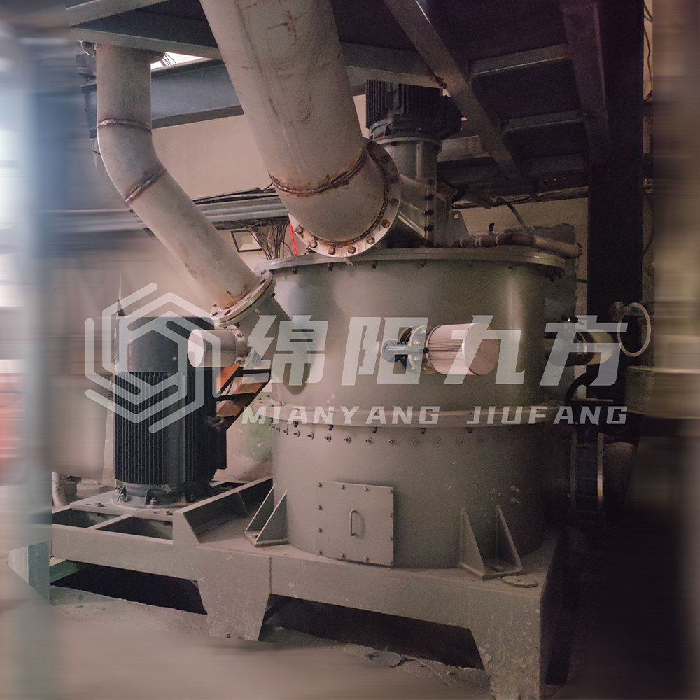 Выбор оборудования для сверхтонкого измельчения оксида алюминия: пневматическая мельница и классификационная ударная мельница решают проблемы.