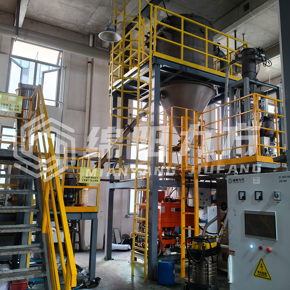 Как пневматические измельчители могут справиться со строгими требованиями, предъявляемыми к измельчению стеклянного порошка?