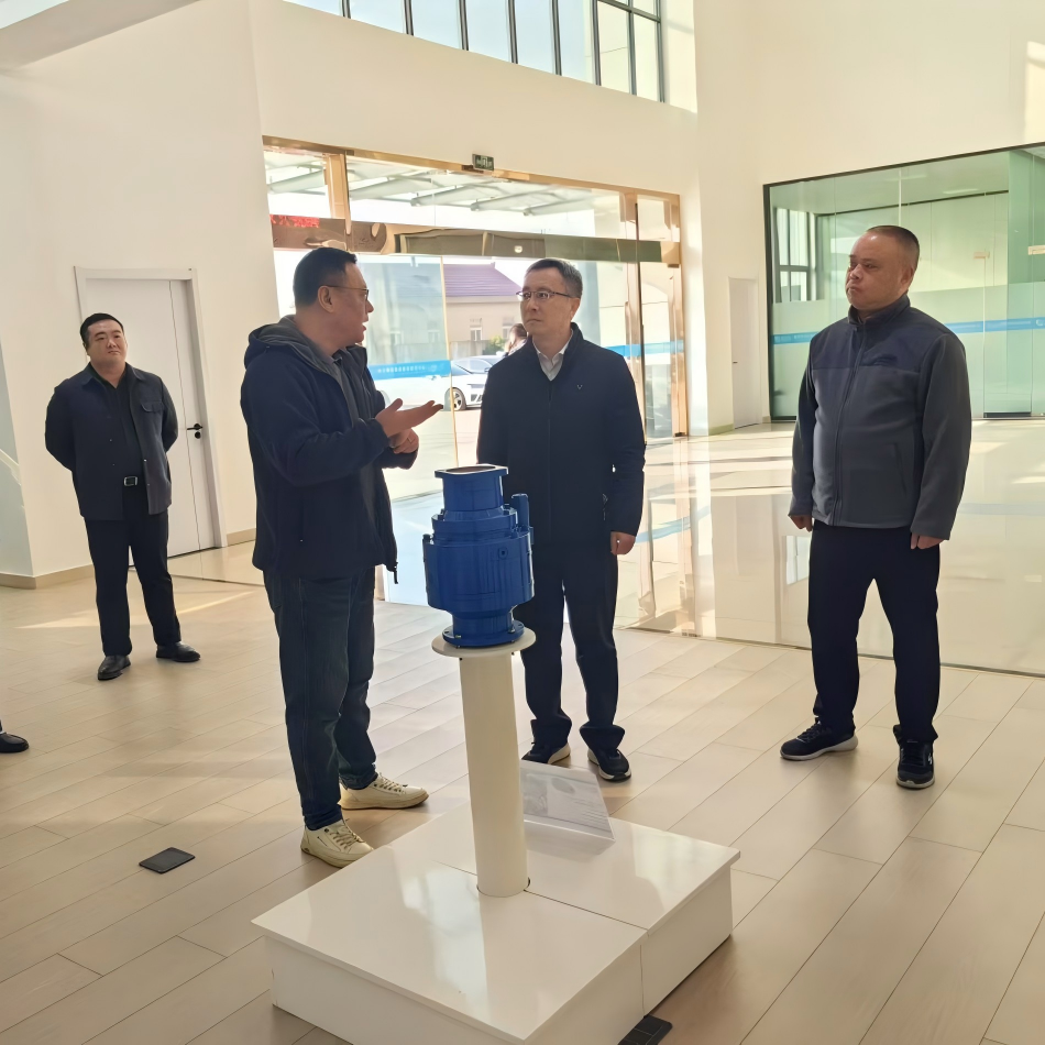 Г-н У Пэнфэй из администрации района Яньду посетил с исследовательским визитом компанию ООО Яньчэн Фулэ Передающее Оборудование.